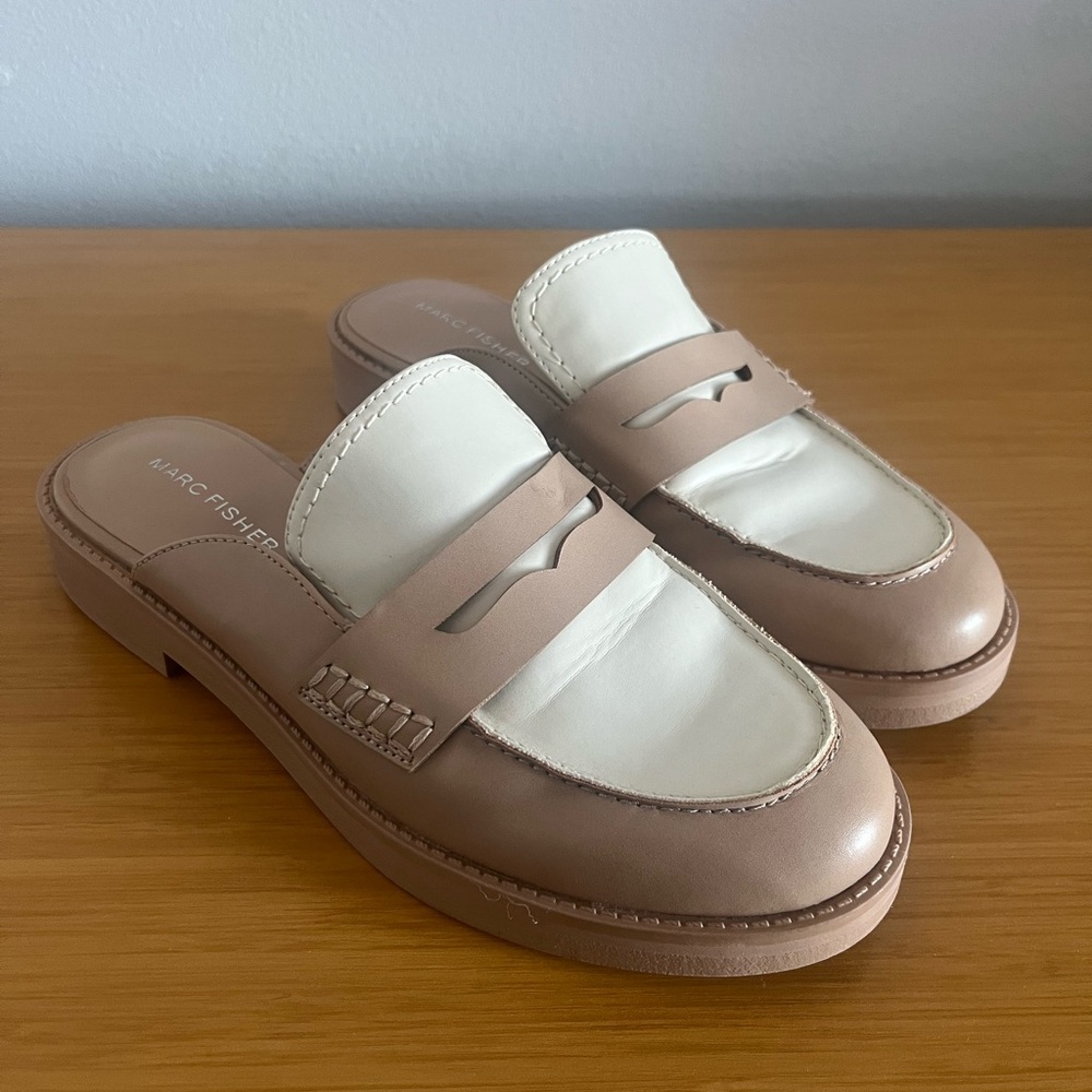 Marc Fisher Women's White and Cream mules size 8.5 preppy slip on loafers